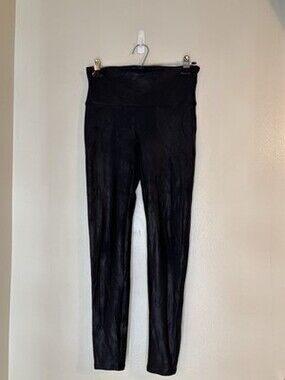 Spanx Women's Faux Leather Petite Leggings Size Large - Black

Light wear.
